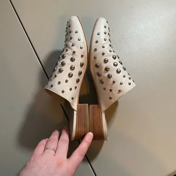 Amuse Society X Mattise Womens 9.5 Off White Heeled Mule Silver Studs Slip on - Picture 2 of 8